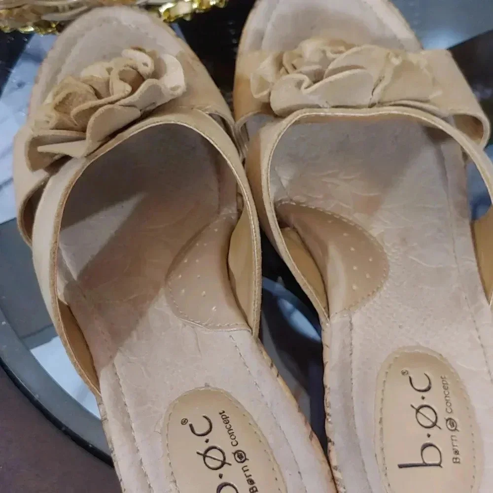 Women's Wedg Shoes. By b.o.c. - Picture 6 of 13